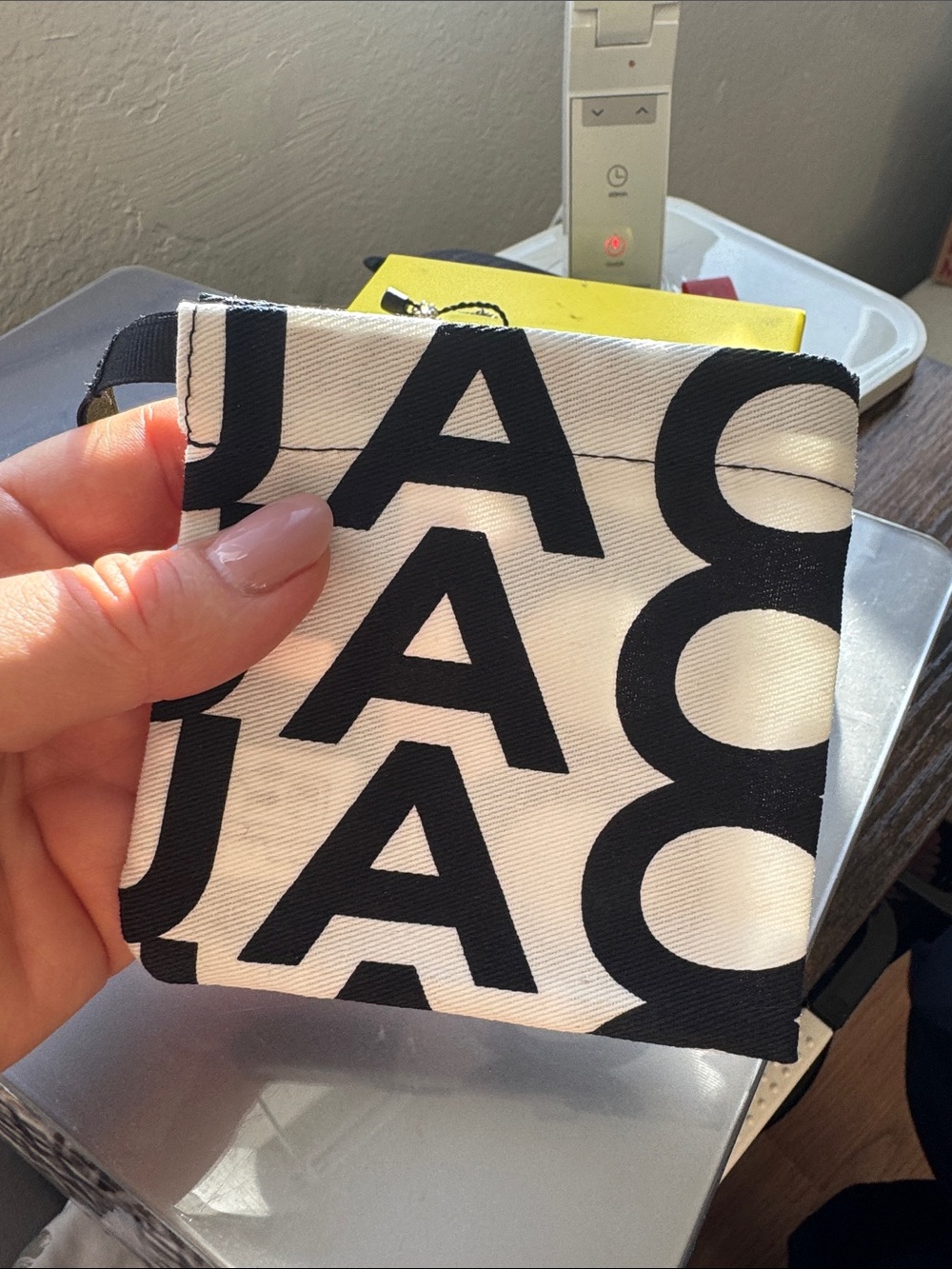 Marc Jacobs Silver Crystal Platform Charm neakless with Logo Pouch - Picture 6 of 6